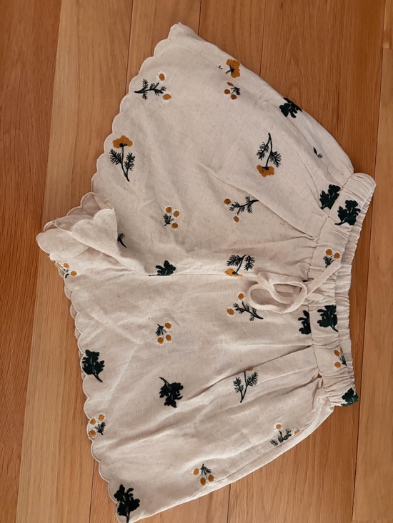 Miou Muse Pants - Scalloped Hem Floral Linen Shorts - Cream with Yellow & Green Print